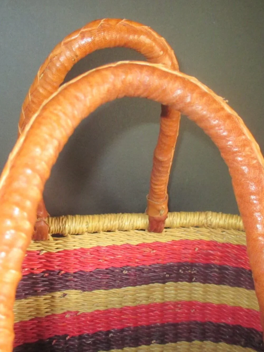 BOLGA MARKET BASKET/HANDWOVEN/LEATHER HANDLES